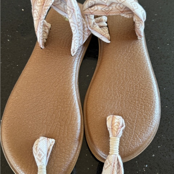 Sandals Sanuk Tan Patterned Sandals - Picture 4 of 8